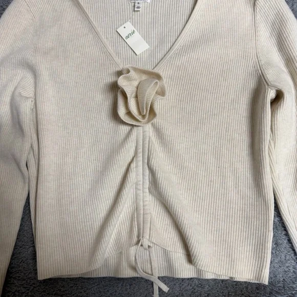 NEW Aerie Cropped Rosette Sweater Cream Size XL - Picture 8 of 9